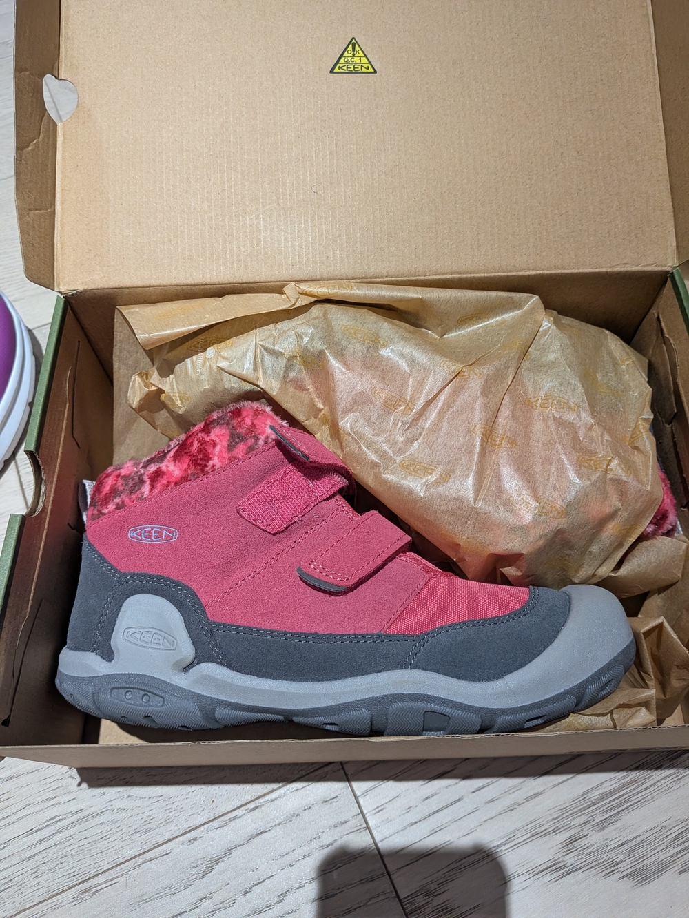 NIB KEEN unisex-child Knotch Chukka Ds Mid Height Insulated Chukka Boots size 6